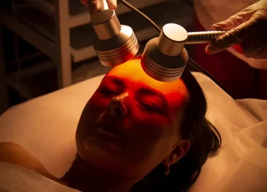 Terapia de luz roja para el melasma: conozca su eficacia y beneficios.